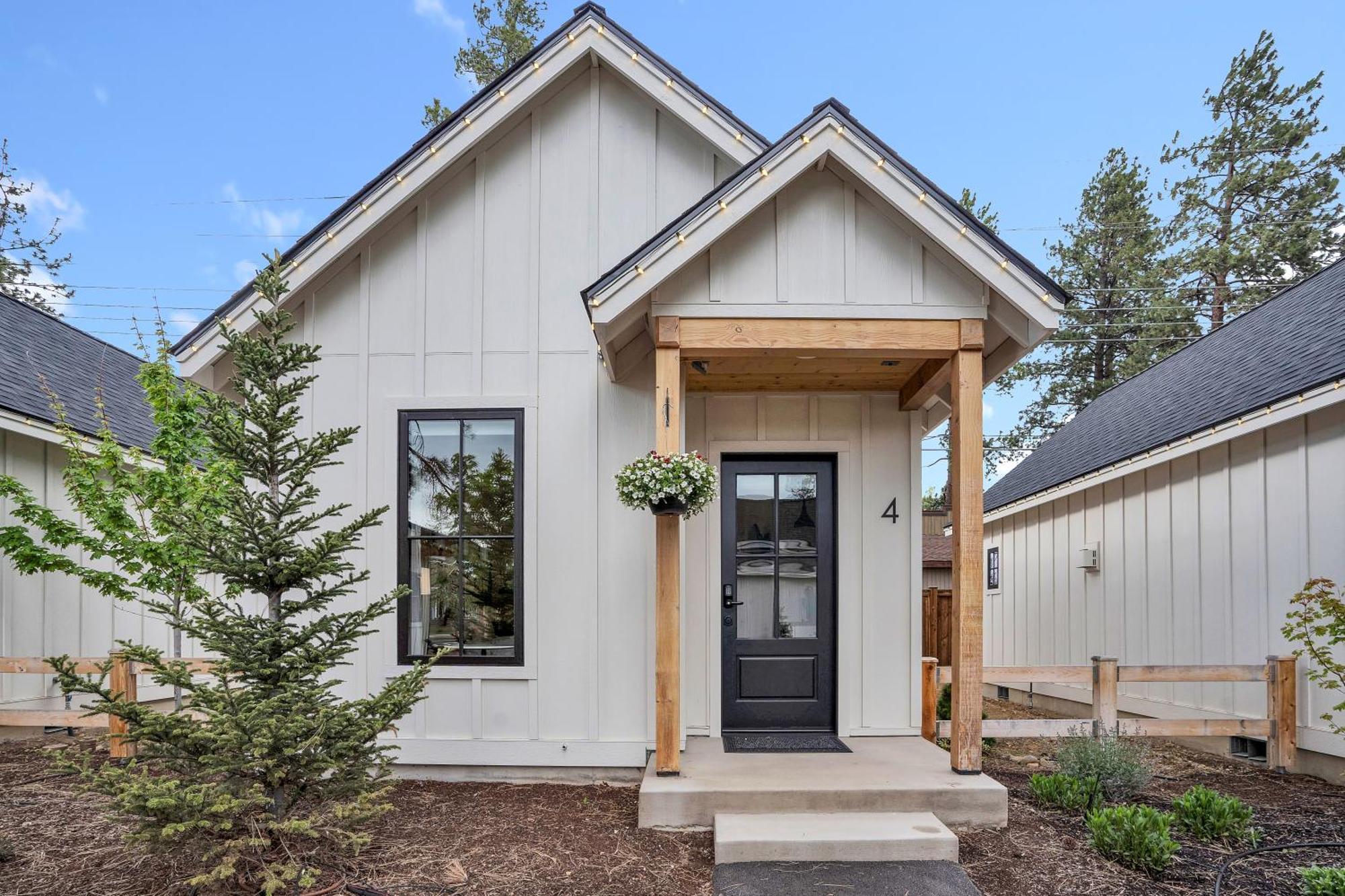 The Scout Boutique Cottages Sisters Exterior photo