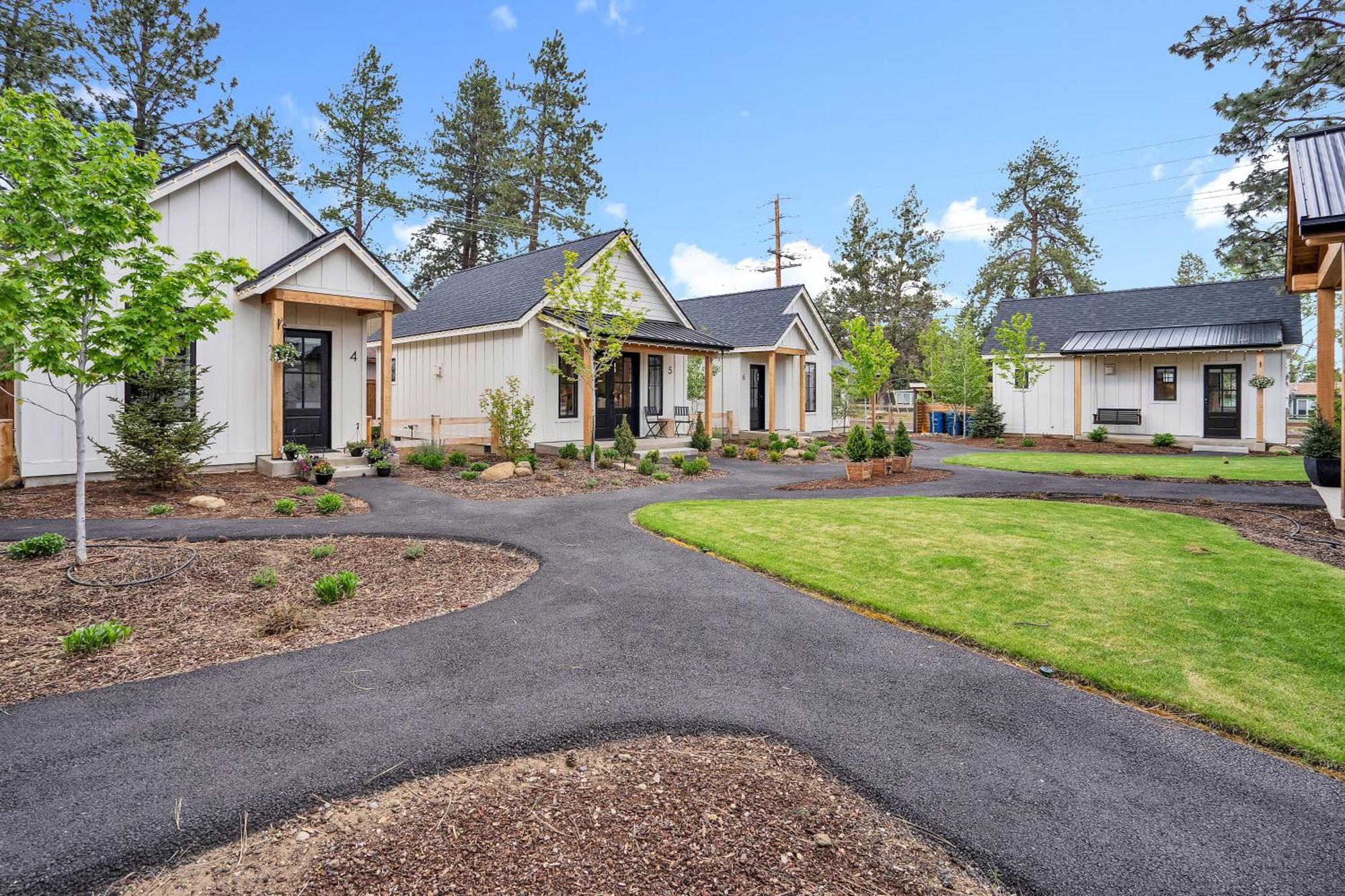 The Scout Boutique Cottages Sisters Exterior photo